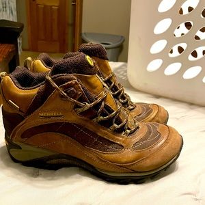 Women’s Merrell hiking shoes sz 9